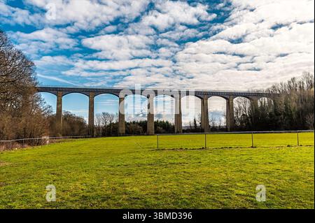 Ein Blick über das Pontcysyllte Aquädukt in der Nähe von Llangollen, Wales im Frühling Stockfoto