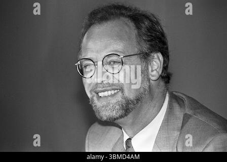 Deutschland, Bonn, 28.08.1995 Archiv.: 53-51-15 für Ihr Archiv Foto: Rudolf Scharping, SPD-Bundesvorsitzender für Ihr Archiv *** Deutschland, Bonn, 28 08 1995 Archiv 53 51 15 für Ihr Archiv Foto Rudolf Scharping, SPD-Bundesvorsitzender für Ihr Archiv Stockfoto