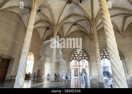 Werk des katalanischen Künstlers Jaume Plensa im gotischen Gebäude von La Lonja, Palma, Mallorca, Balearen, Spanien, Europa Stockfoto