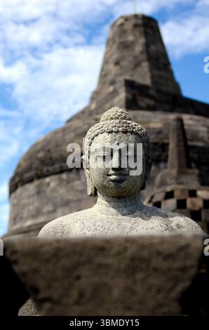 Antike buddhistische Stupas im Borobudur-Denkmal Stockfoto