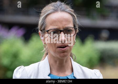 Die Schattenministerin für Arbeit und Pensionen des Vereinigten Königreichs, Helen Whately, wird während der morgendlichen Medienrunde in Westminster gesehen. Stockfoto