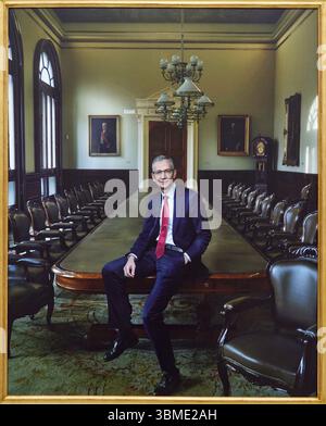 Pablo Hernández de Cos, Gouverneur der Bank von Spanien, 2024, Annie Leibovitz, Foto gedruckt auf grundiertem Polyester-Canvas mit UV-härtenden Tinten, The Stockfoto