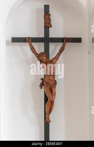 Kirchen im Rhein-Kreis-Neuss, St. Andreas in Neuss-Norf, Kruzifix von Grupello Stockfoto