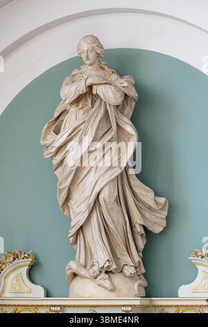 Kirchen im Rhein-Kreis-Neuss, St. Andreas in Neuss-Norf, Marienaltar, Maria Immaculata Stockfoto