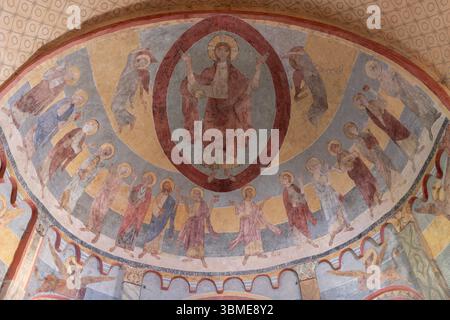 Anzy-le-Duc, ehemalige Prioratskirche Sainte-Trinité, Fresken im Chorraum Stockfoto