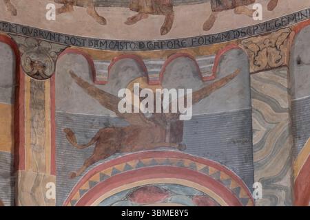 Anzy-le-Duc, ehemalige Prioratskirche Sainte-Trinité, Fresken im Chorraum Stockfoto