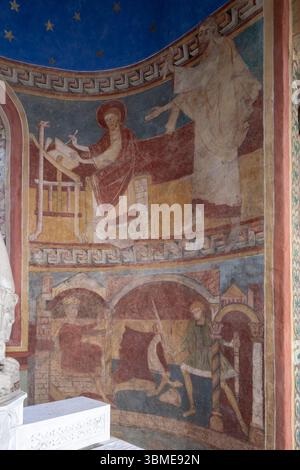Anzy-le-Duc, ehemalige Prioratskirche Sainte-Trinité, Fresken im Chorraum Stockfoto
