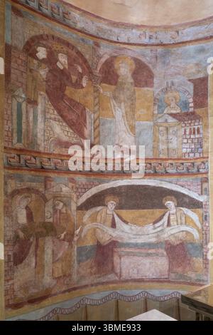Anzy-le-Duc, ehemalige Prioratskirche Sainte-Trinité, Fresken im Chorraum Stockfoto