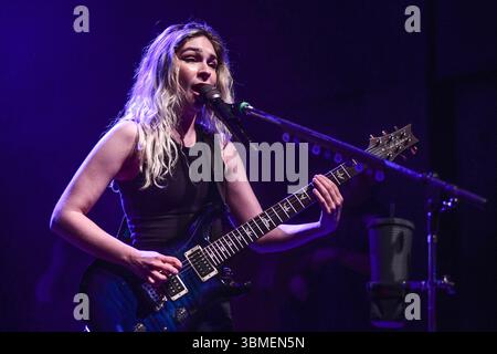 The Warning (Daniela Villarreal-Gitarre), live als Teil der „Keep Me Fed World Tour 2025“. Stockfoto