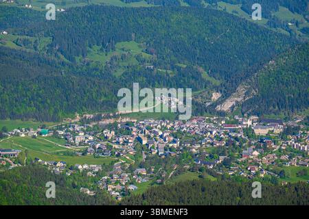 Frankreich, Isere, Villard-de-Lans, regionaler Naturpark Vercors, Panorama über das Dorf Villard-de-Lans vom Col Vert (1766 m) Stockfoto