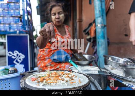 Myanmar (Birma), Yangon, Street Food in den Straßen von Yangon. Stockfoto