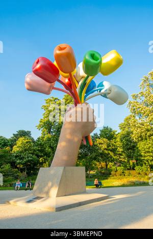 Frankreich, Paris, Garten Petit Palais, Tulpenstrauß von Jeff Koons, eröffnet am 10/2023 Stockfoto