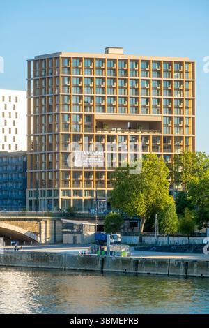 Frankreich, Paris, 50 Meter hoch, Wood Up ist der erste Wohnturm mit Holzstruktur auf dem Kontinent, das Architekturbüro LAN, Quai Panhard et Levassor Stockfoto