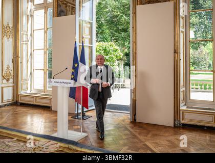 Saint Ouen, Paris, Frankreich. Juni 2025. Frankreichs Premierminister Francois Bayrou hält während einer Pressekonferenz nach seinen monatelangen Gesprächen über die Rentenreform mit Gewerkschaften und Arbeitgebern im Hotel de Matignon in Paris am 26. Juni 2025 eine Rede. (Kreditbild: © Sadak Souici/ZUMA Press Wire) NUR REDAKTIONELLE VERWENDUNG! Nicht für kommerzielle ZWECKE! Stockfoto