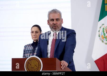 Mexiko-Stadt, Mexiko. Juni 2025. Alfredo Ramirez Bedolla, Gouverneur des Bundesstaates Michoacan, spricht während der Bekanntgabe der 14 Gouverneure, die an der Umsetzung von Economic Development for Wellbeing beteiligt sein werden, um Investitionen anzukurbeln. Am 26. Juni 2025 in Mexiko-Stadt. (Foto: Luis Barron/Eyepix Group/SIPA USA) Credit: SIPA USA/Alamy Live News Stockfoto