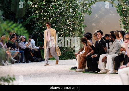 Paris, Frankreich. Juni 2025. AMIRI Frühjahr/Sommer 2026 Runway während der Paris Fashion Week Herrenmode am 2025. Juni - Paris, Frankreich 26/06/2025 Credit: dpa/Alamy Live News Stockfoto
