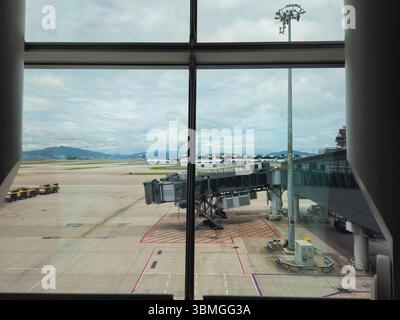 Blick Auf Die Jetbridge Des Internationalen Flughafens Von Hong Kong Stockfoto