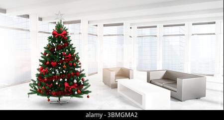 Flaches Design mit Weihnachtsbaum mit roten Ornamenten und silbernem Stern in der Lobby mit Sofas und Tisch Stockfoto
