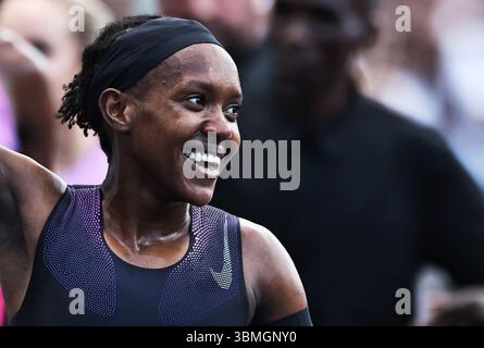 Paris, Frankreich. Juni 2025. Kipyegon von Kenia reagiert nach dem „Breaking4“-Ereignis, am 26. Juni im Stade Charlety, Paris, Frankreich, 2025. der dreifache Olympiasieger Faith Kipyegon aus Kenia hat in ihrem Versuch, die erste Frau zu werden, die am Donnerstag eine Meile von weniger als vier Minuten gelaufen ist, deutlich unterschritten. Quelle: Gao Jing/Xinhua/Alamy Live News Stockfoto