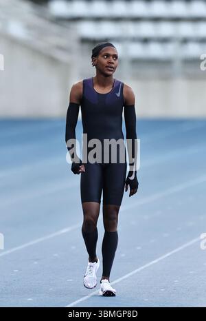 Paris, Frankreich. Juni 2025. Kipyegon von Kenia reagiert vor dem „Breaking4“-Event im Stade Charlety, Paris, Frankreich, 26. Juni, 2025. der dreifache Olympiasieger Faith Kipyegon aus Kenia hat in ihrem Versuch, die erste Frau zu werden, die am Donnerstag eine Meile von weniger als vier Minuten gelaufen ist, deutlich unterschritten. Quelle: Gao Jing/Xinhua/Alamy Live News Stockfoto