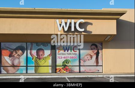Houston, Texas, USA 06-22-2025: WIC-Center-Lage, Bürogebäude, Außenfassade. Stockfoto