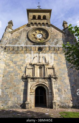 Burguete, Kirchenfassade von San Nicolas de Bari, Santiago's Road, Navarra, Spanien, Europa Stockfoto