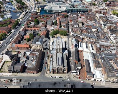 areal Views of Hull Minster ist eine anglikanische Kirche im Zentrum von Hull. Die Kirche hieß Holy Trinity Church. East Riding of Yorkshire, England Stockfoto