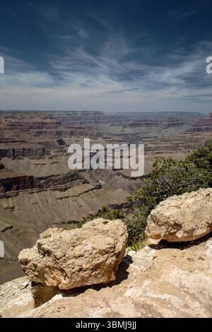 Vordergrundfelsen mit Blick auf den Grand Canyon Stockfoto