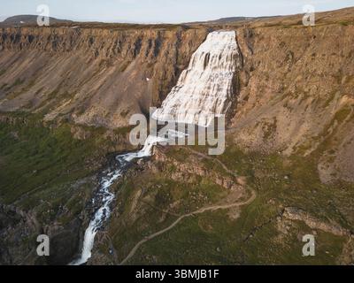 Wasserfall in island aus der Vogelperspektive Stockfoto