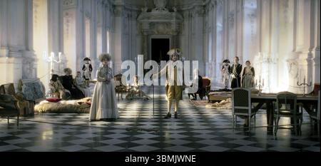 Die Flut (französisch: Le déluge) ist ein historisches Drama von Gianluca Jodice aus dem Jahr 2024 aus einem Drehbuch von Jodice und Filippo Gravino. Die Hauptrollen des Films sind Guillaume Canet und Mélanie Laurent als Louis XVI. Und Marie Antoinette am Ende ihrer Regierungszeit. Stockfoto