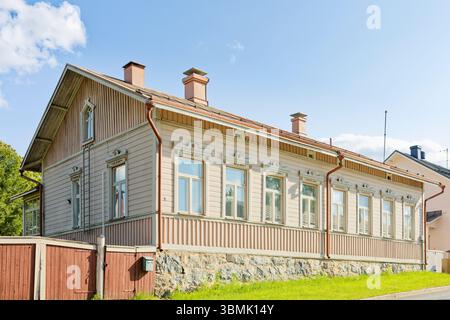 Traditionelle Holzhausarchitektur in Nurmes, Finnland Stockfoto