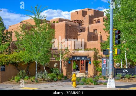Santa Fe, NM, USA - 18. Mai 2025: Das Inn and Spa at Loretto in der Innenstadt von Santa Fe Stockfoto