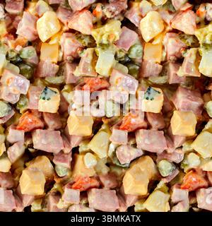 Nahtlose 4K-Fototextur des olivier-Kartoffelsalats. Stockfoto