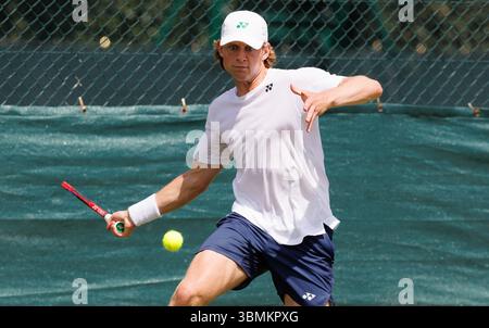 London, Großbritannien. Juni 2025. Der belgische Zizou Bergs und das Wimbledon Grand Slam Tennis Turnier 2025 im All England Tennis Club im Südwesten Londons, Großbritannien, am Freitag, den 27. Juni 2025. BELGA FOTO BENOIT DOPPAGNE Credit: Belga News Agency/Alamy Live News Stockfoto