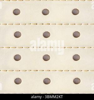 Nahtloses 4K-Fotomaterial mit beigefarbener Lederoberfläche mit Nähten und Löchern. Gurtstruktur. Stockfoto