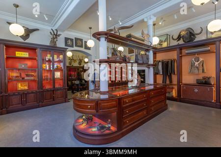 Purdey & Sons wurde 1814 gegründet, um Sportgewehre und -Gewehre sowie luxuriöse Kleidung und Accessoires zu kreieren. Stockfoto