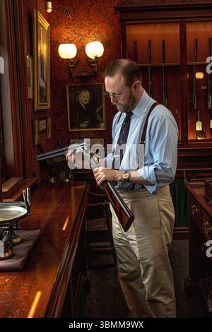 Dr. Nicholas Harlow Gunroom Manager James Purdey & Sons Stockfoto