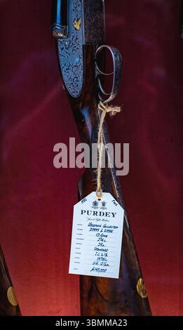 Purdey & Sons wurde 1814 gegründet, um Sportgewehre und -Gewehre sowie luxuriöse Kleidung und Accessoires zu kreieren. Stockfoto