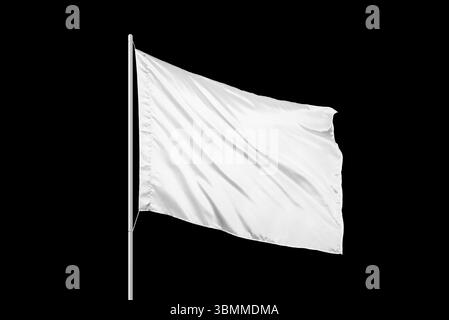 Leeres Modell mit weißer Flagge, das auf Wind winkt, ideal für Branding- oder politische Designzwecke auf transparentem oder bearbeitbarem Hintergrund. Schwarzer Hintergrund Stockfoto