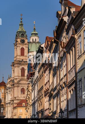 Enge Gassen des mittelalterlichen Teils von Prag Stockfoto