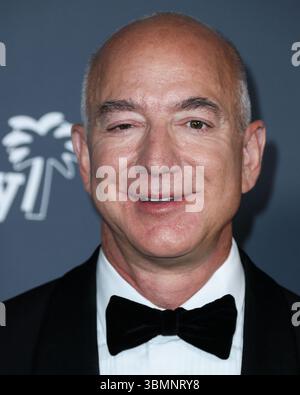 Jeff Bezos und Lauren Sanchez sind verheiratet! Am Freitag, den 27. Juni 2025, wurde der Knoten in einer Zeremonie mit schwarzer Krawatte auf der Insel San Giorgio Maggiore in Venedig, Italien, gebunden. WEST HOLLYWOOD, LOS ANGELES, KALIFORNIEN, USA - 13. NOVEMBER: Der amerikanische Unternehmer und Gründer, Executive Chairman und ehemaliger Präsident und CEO von Amazon Jeff Bezos kommt am 13. November 2021 zur Baby2Baby 10-Year Gala 2021 im Pacific Design Center in West Hollywood, Los Angeles, Kalifornien, USA. (Foto: Xavier Collin/Image Press Agency) Stockfoto