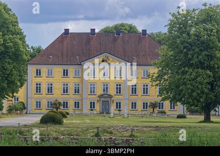 Das gut Wotersen, auch als Schloss Wotersen bekannt, befindet sich in der Gemeinde Roseburg im Landkreis Herzogtum Lauenburg im Südosten des Landes Stockfoto