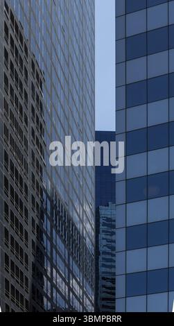Windows von Skyscraper Business Office, Corporate Building in New York City, USA. Windows von Bürogebäuden, cool Business Hintergrund Stockfoto