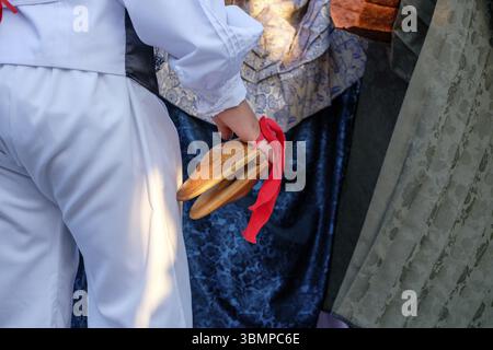 Musikalische Kastanien klingen, traditionelle Landtanzbälle, typisch ibizanischer Tanz, Portinax, Ibiza, Balearen, Spanien, Europa Stockfoto