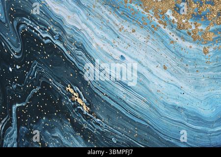 Fluid Art Acrylfarben. Abstrakte Mischung türkisfarbener Farbwellen. Flüssiges Gold fließt Spritzer. Hintergrund oder Textur mit Marmoreffekt Stockfoto