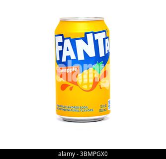 BERLIN - 14. JUNI: Fanta mit Pinapfelgeschmack, Aluminum Dose in Berlin am 14. Juni. 2025, Berlin Stockfoto