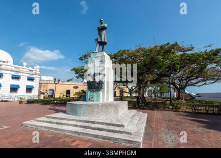 Panama-Stadt, Panama - 13. April 2024: Statue von Pablo Arosemena, ehemaliger Präsident von Panama in Panama-Stadt, Panama, Zentralamerika. Stockfoto