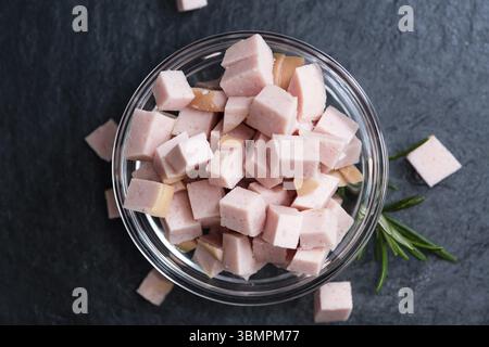 Quatsch (close-up erschossen) auf dunklem Holz geschnitten Stockfoto