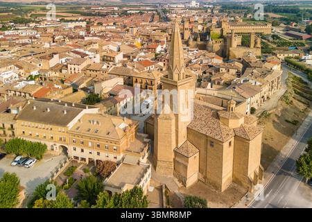 Luftaufnahme des Königspalastes von Olite in der Provinz Navarra, Nordspanien. Stockfoto