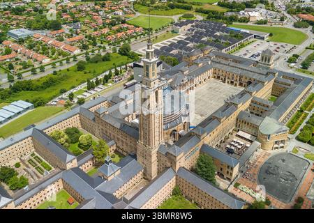 Luftaufnahme der Kulturstadt La Laboral in Gijon, Asturien, Nordspanien Stockfoto
